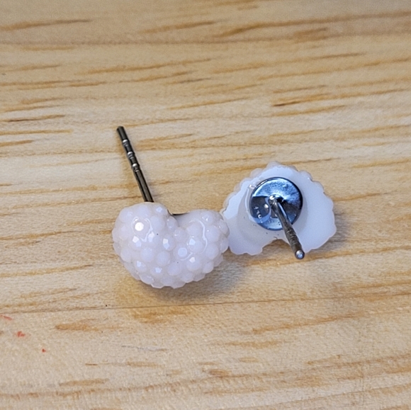 💍 Textured light pink heart earrings - Picture 4 of 6